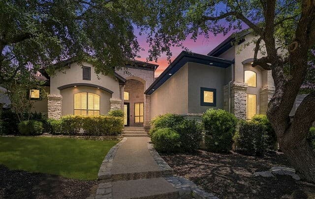 5-bedroom rental at 1911 Far Niente in San Antonio, TX — photo 1