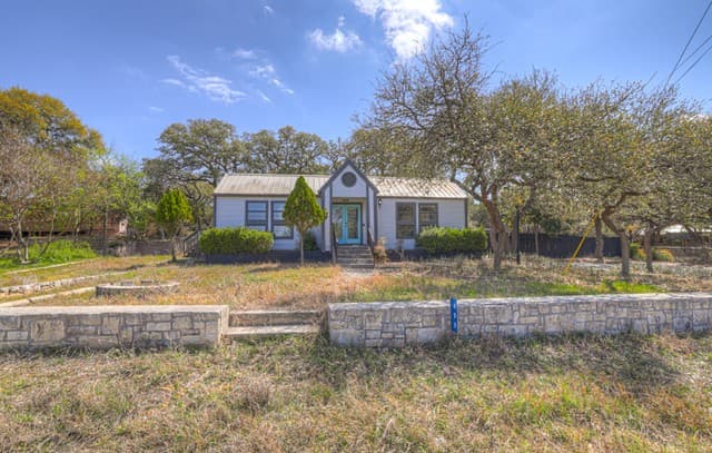 3-bedroom rental at 499 Lakeway in Spring Branch, TX — photo 1