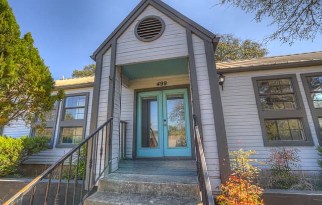 3-bedroom rental at 499 Lakeway in Spring Branch, TX — photo 3