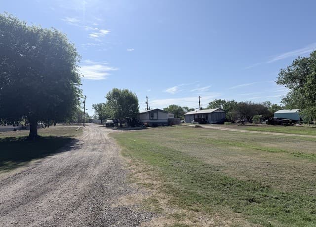 rental at 5830 Mount Olive in Adkins, TX — photo 3