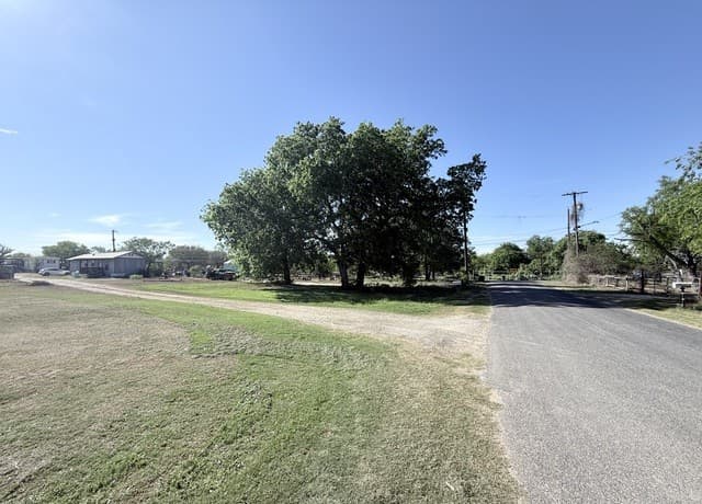 rental at 5830 Mount Olive in Adkins, TX — photo 4