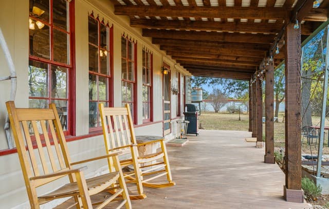 4-bedroom rental at 3499 Us Highway 290 in Fredericksburg, TX — photo 1