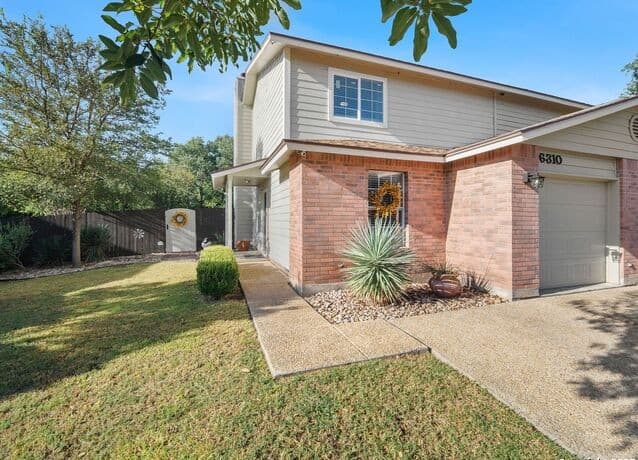 3-bedroom rental at 6310 Club Oaks in San Antonio, TX — photo 3