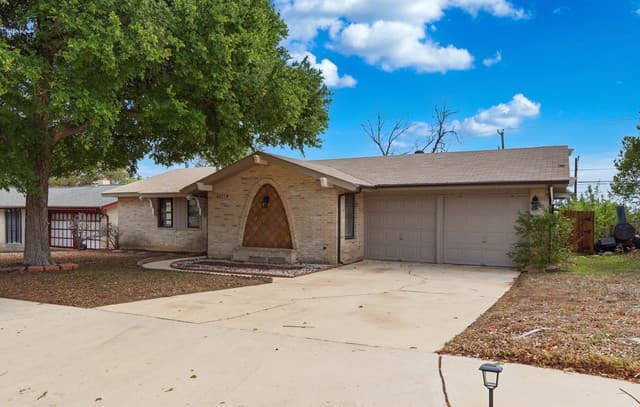 3-bedroom rental at 6514 Forest Grove in San Antonio, TX — photo 2