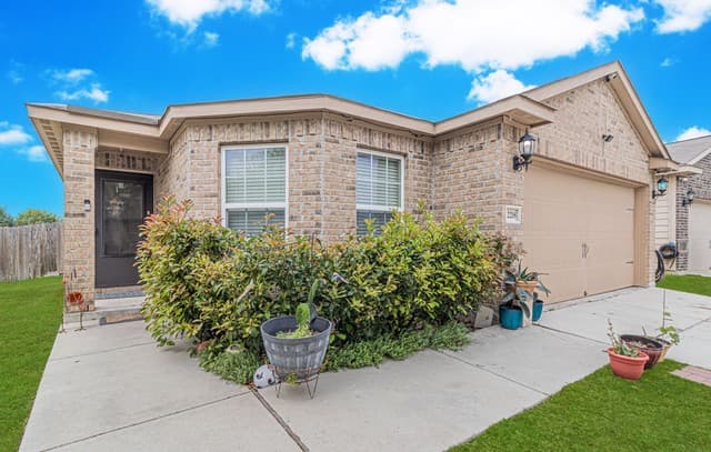 4-bedroom rental at 12218 Cashton in San Antonio, TX — photo 2