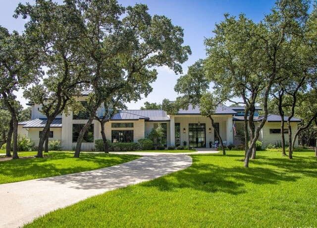 4-bedroom rental at 19803 Wild Holw in Garden Ridge, TX — photo 1