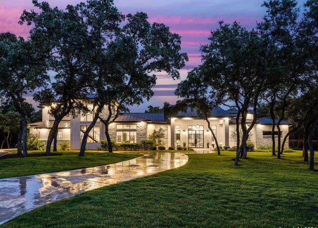 4-bedroom rental at 19803 Wild Holw in Garden Ridge, TX — photo 2