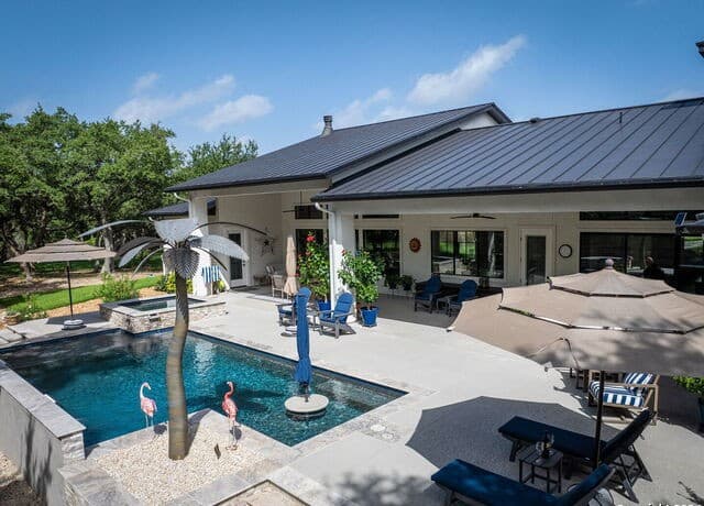 4-bedroom rental at 19803 Wild Holw in Garden Ridge, TX — photo 4