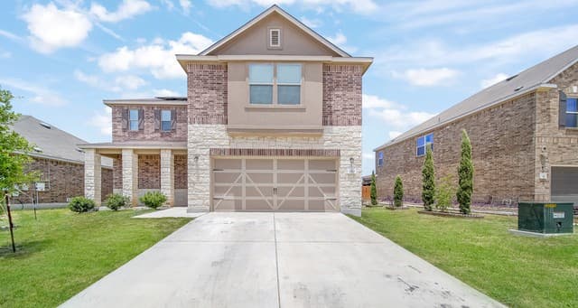 4-bedroom rental at 350 Colonial Blf in Universal City, TX — photo 1