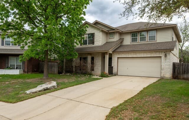 3-bedroom rental at 2047 Walsbrook in San Antonio, TX — photo 2