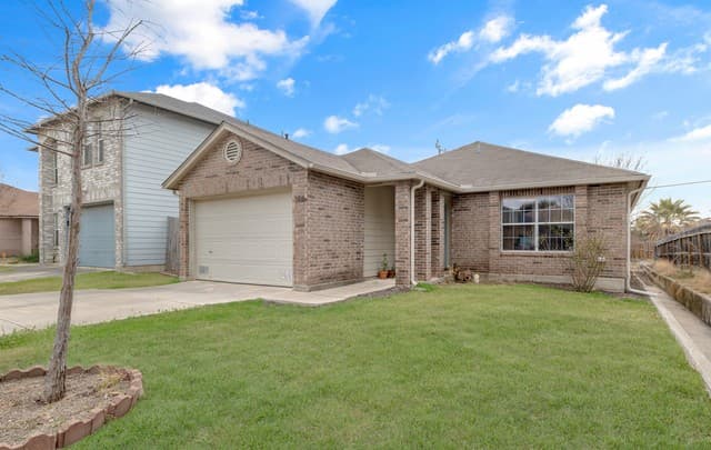 3-bedroom rental at 11010 Stagwood in San Antonio, TX — photo 2
