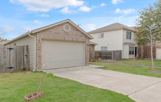 3-bedroom rental at 11010 Stagwood in San Antonio, TX — photo 3