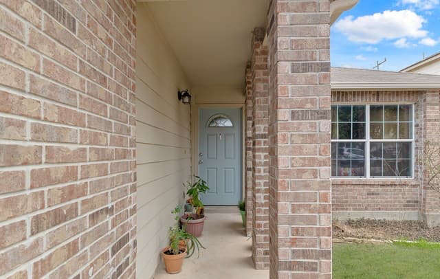 3-bedroom rental at 11010 Stagwood in San Antonio, TX — photo 4