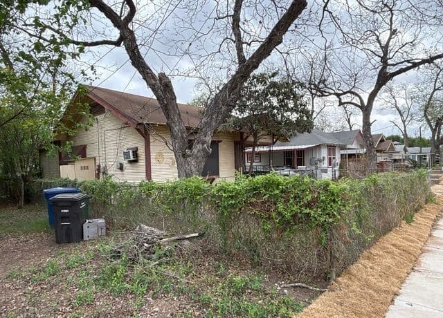 3-bedroom rental at 351 Barrett in San Antonio, TX — photo 4