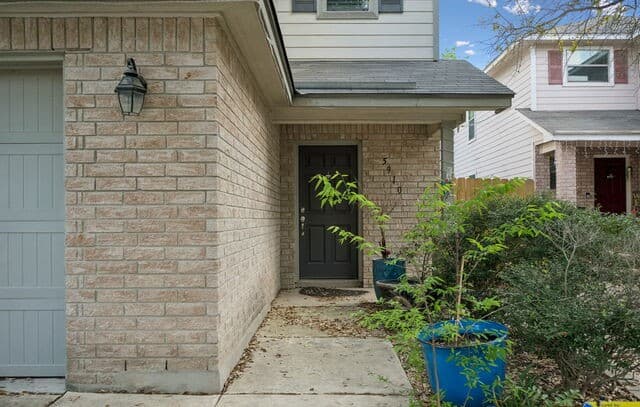 3-bedroom rental at 5910 Aspen Gold in San Antonio, TX — photo 2