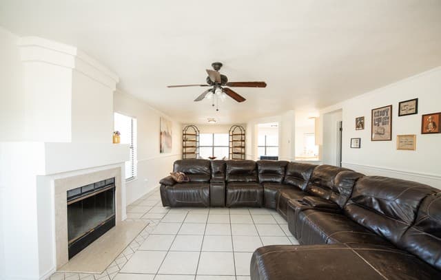 4-bedroom rental at 15822 Pleasant Well Drive in San Antonio, TX — photo 4