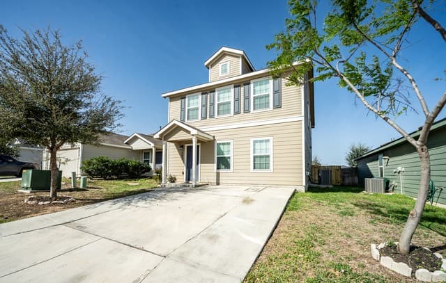 4-bedroom rental at 203 Reuben Kemper in San Antonio, TX — photo 1