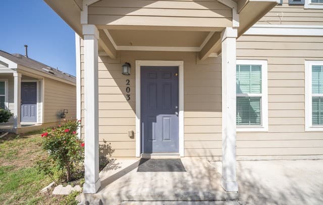 4-bedroom rental at 203 Reuben Kemper in San Antonio, TX — photo 2