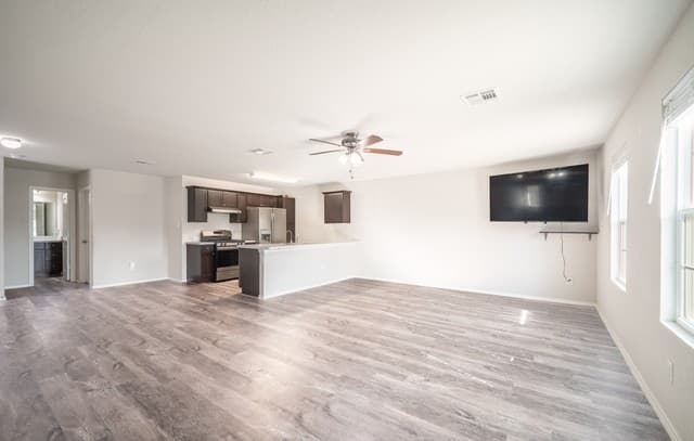 4-bedroom rental at 203 Reuben Kemper in San Antonio, TX — photo 4