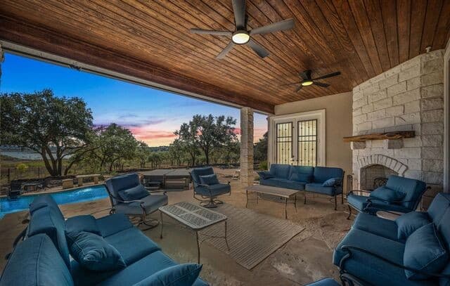 5-bedroom rental at 185 Shimmering Shore in Spring Branch, TX — photo 3