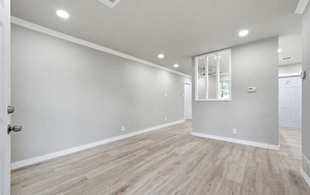 3-bedroom rental at 221 Park in Universal City, TX — photo 3