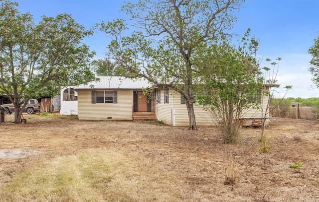 4-bedroom rental at 509 W County Road 678 in Natalia, TX — photo 1