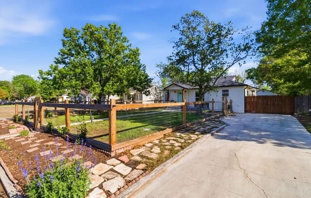 3-bedroom rental at 124 Bryn Mawr in San Antonio, TX — photo 2