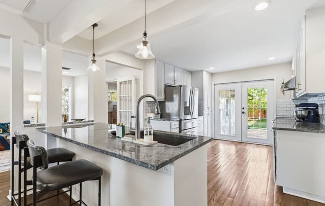 3-bedroom rental at 124 Bryn Mawr in San Antonio, TX — photo 3