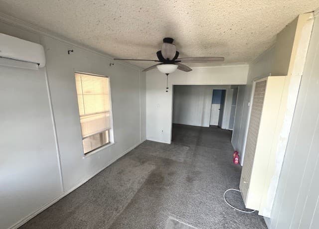3-bedroom rental at 132 Parkview in San Antonio, TX — photo 2