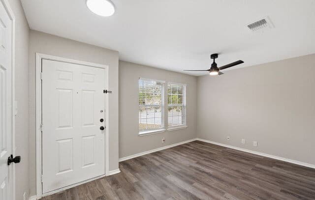 4-bedroom rental at 10807 Indigo in San Antonio, TX — photo 5