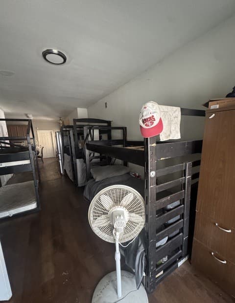 4-bedroom rental at 210 W Quill in San Antonio, TX — photo 3