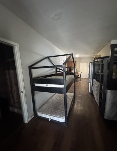 4-bedroom rental at 210 W Quill in San Antonio, TX — photo 4