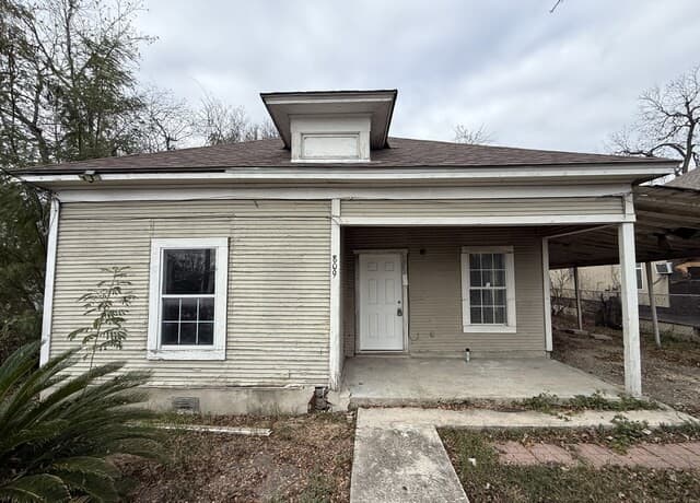 2-bedroom rental at 809 Leal in San Antonio, TX — photo 1