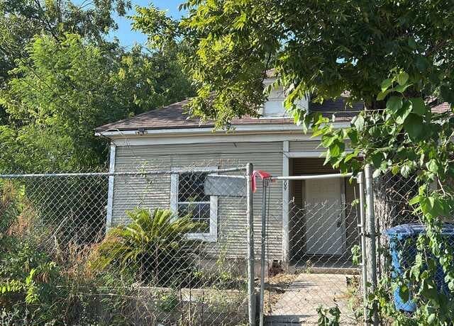 2-bedroom rental at 809 Leal in San Antonio, TX — photo 2