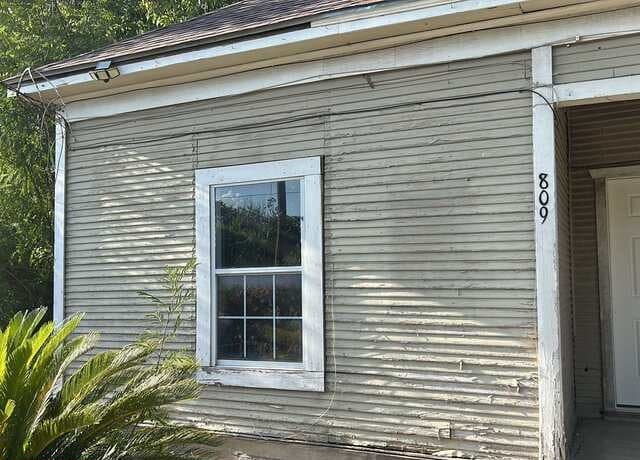 2-bedroom rental at 809 Leal in San Antonio, TX — photo 4