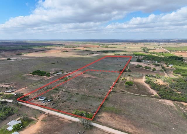 rental at 2612 County Road 232 in Floresville, TX — photo 1