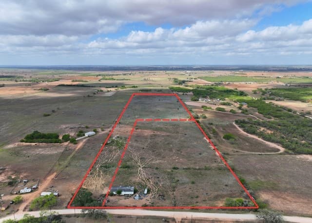 rental at 2612 County Road 232 in Floresville, TX — photo 2