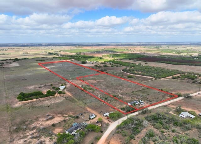rental at 2612 County Road 232 in Floresville, TX — photo 3
