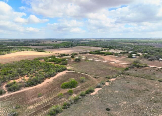 rental at 2612 County Road 232 in Floresville, TX — photo 5