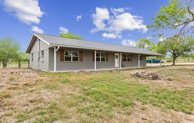 3-bedroom rental at 748 Fm 2102 in Kenedy, TX — photo 1