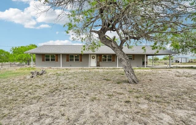 3-bedroom rental at 748 Fm 2102 in Kenedy, TX — photo 2