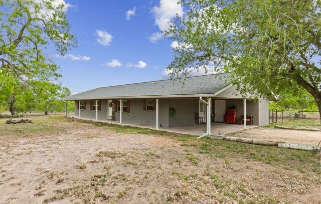 3-bedroom rental at 748 Fm 2102 in Kenedy, TX — photo 3