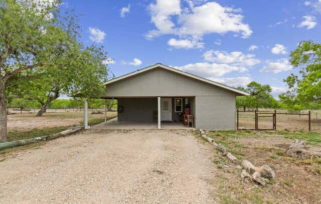 3-bedroom rental at 748 Fm 2102 in Kenedy, TX — photo 4