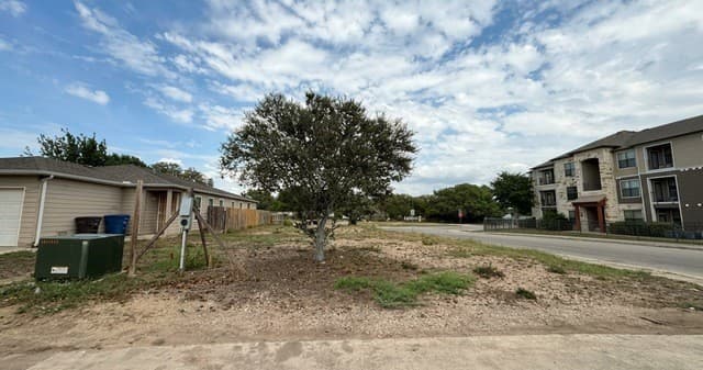 rental at 7819 Mg Road in San Antonio, TX — photo 1
