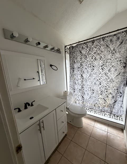 3-bedroom rental at 3662 Candlehead in San Antonio, TX — photo 3