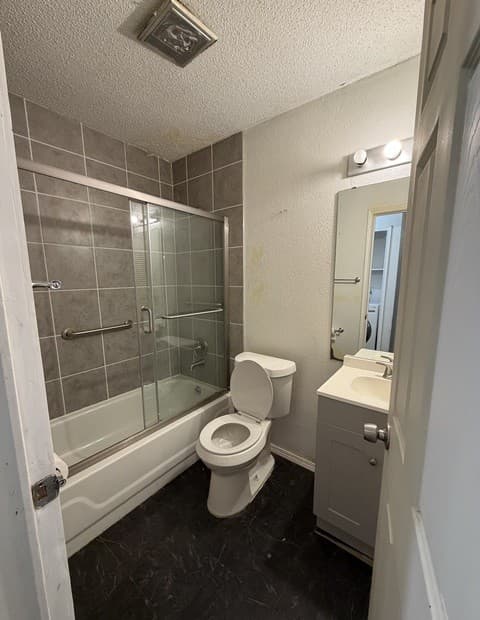 3-bedroom rental at 3662 Candlehead in San Antonio, TX — photo 4