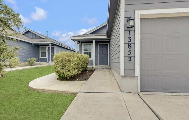 3-bedroom rental at 13852 Buffalo Valley in San Antonio, TX — photo 4