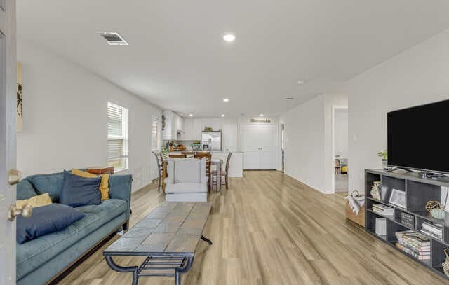 3-bedroom rental at 13852 Buffalo Valley in San Antonio, TX — photo 5