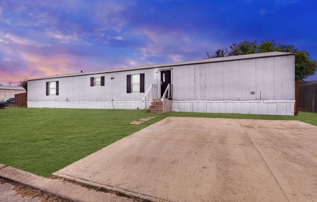 3-bedroom rental at 5014 Donner Lake in San Antonio, TX — photo 1