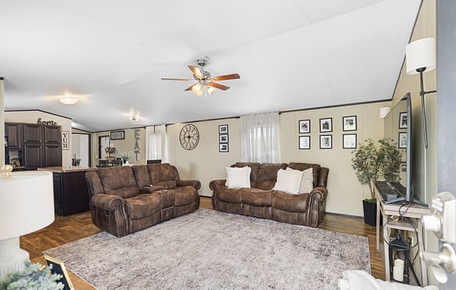 3-bedroom rental at 5014 Donner Lake in San Antonio, TX — photo 4